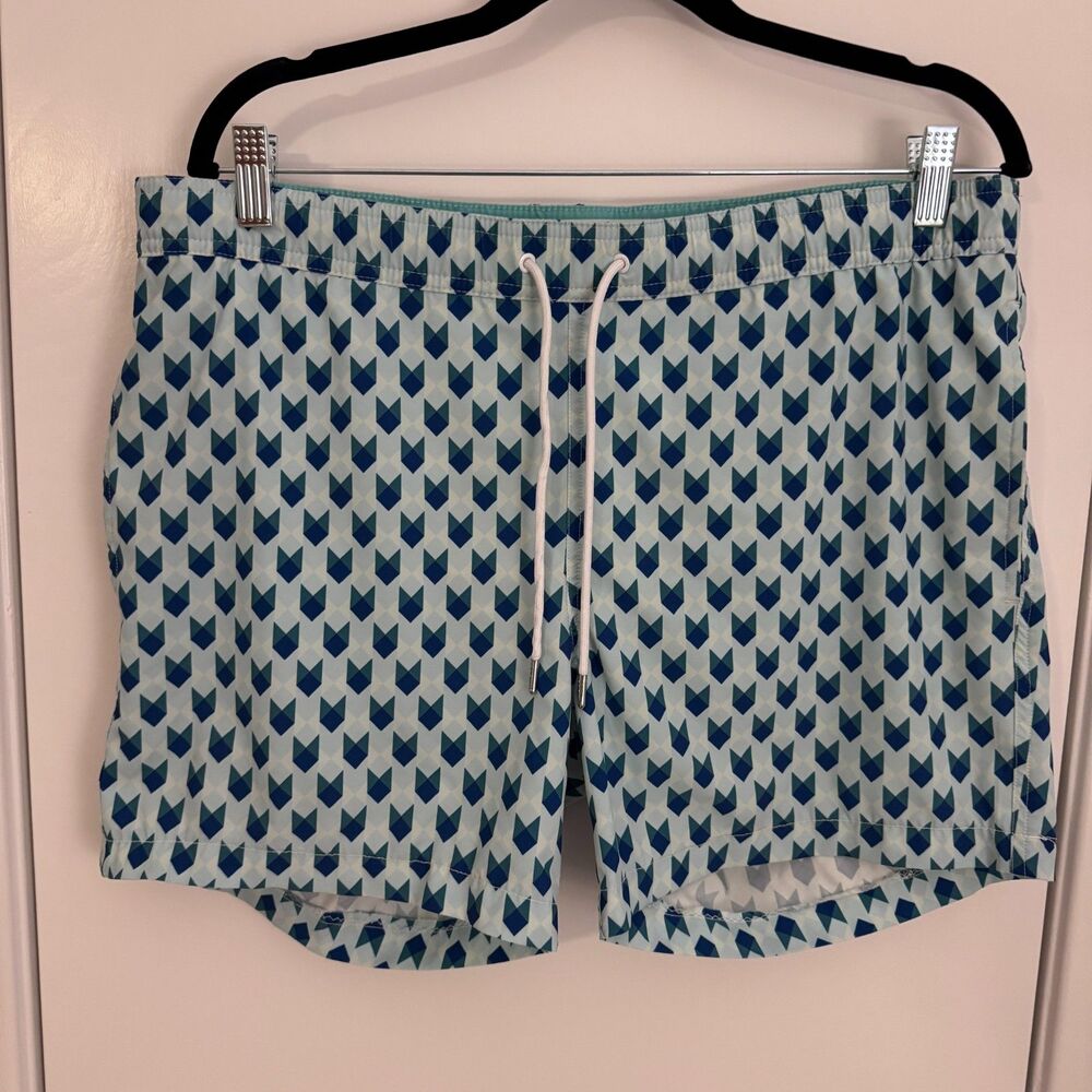 Mens Bonobos Riviera Recycled Swim Trunks Size M 7 inch inseam Blue Chevron EUC